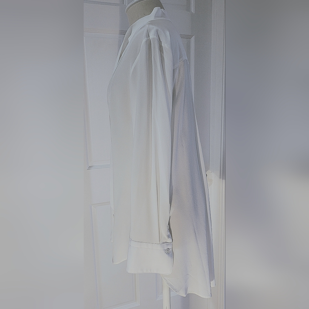 BANANA REPUBLIC NWOT white 100 % silk blouse. - Picture 2 of 10